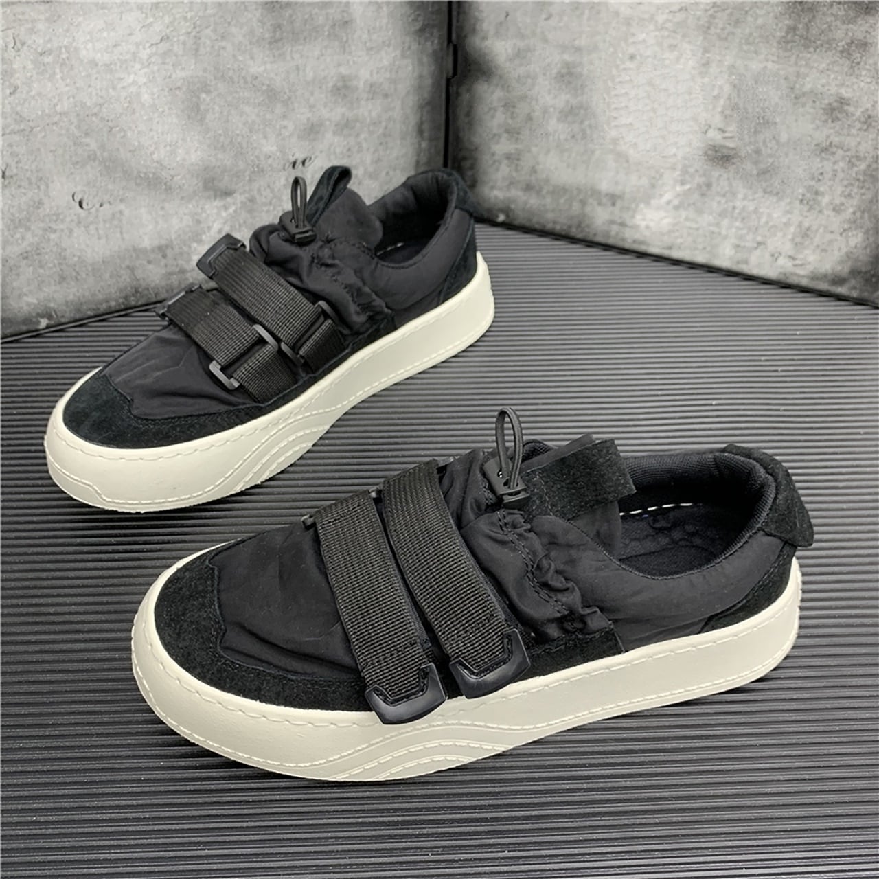 Double Belt Casual Sneakers HL1888