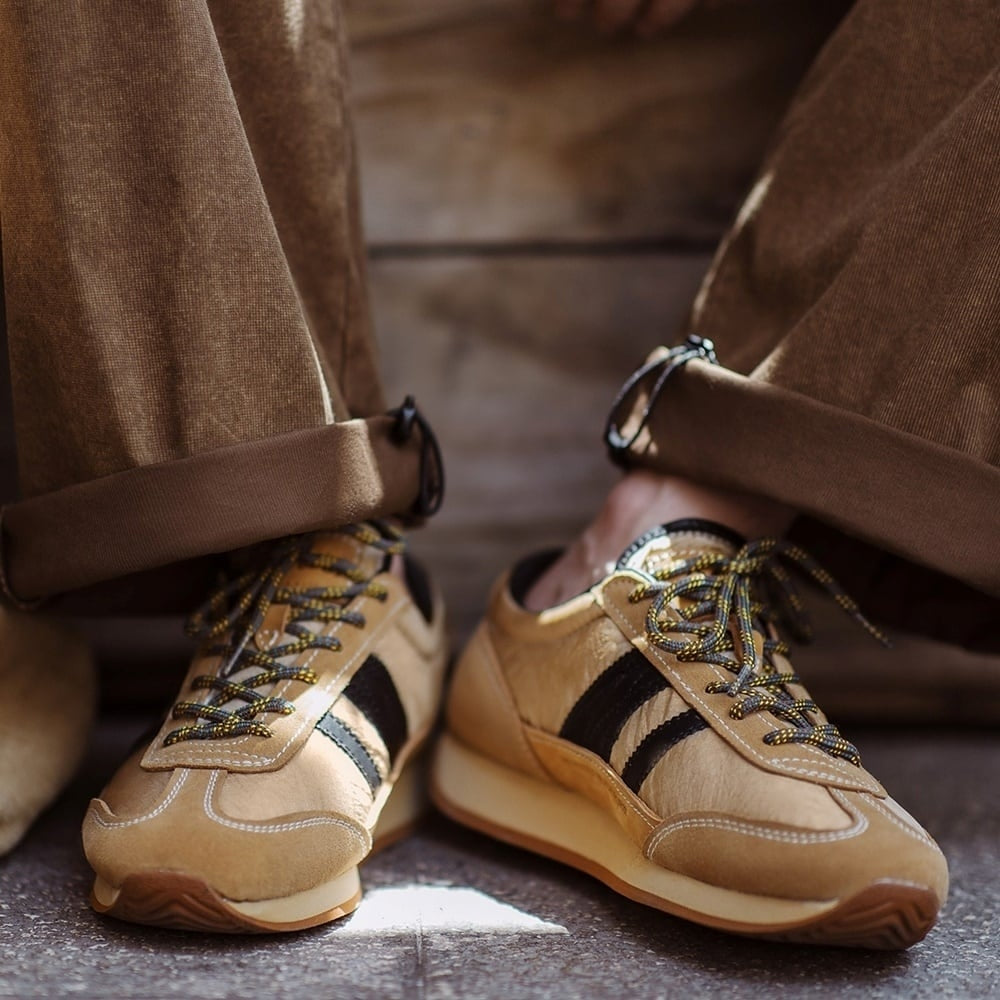 Low top sneakers HL2412