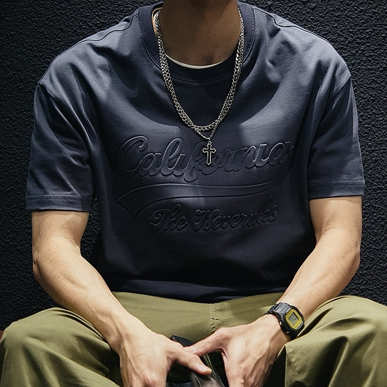 T-shirt with embossed logo design HL1554