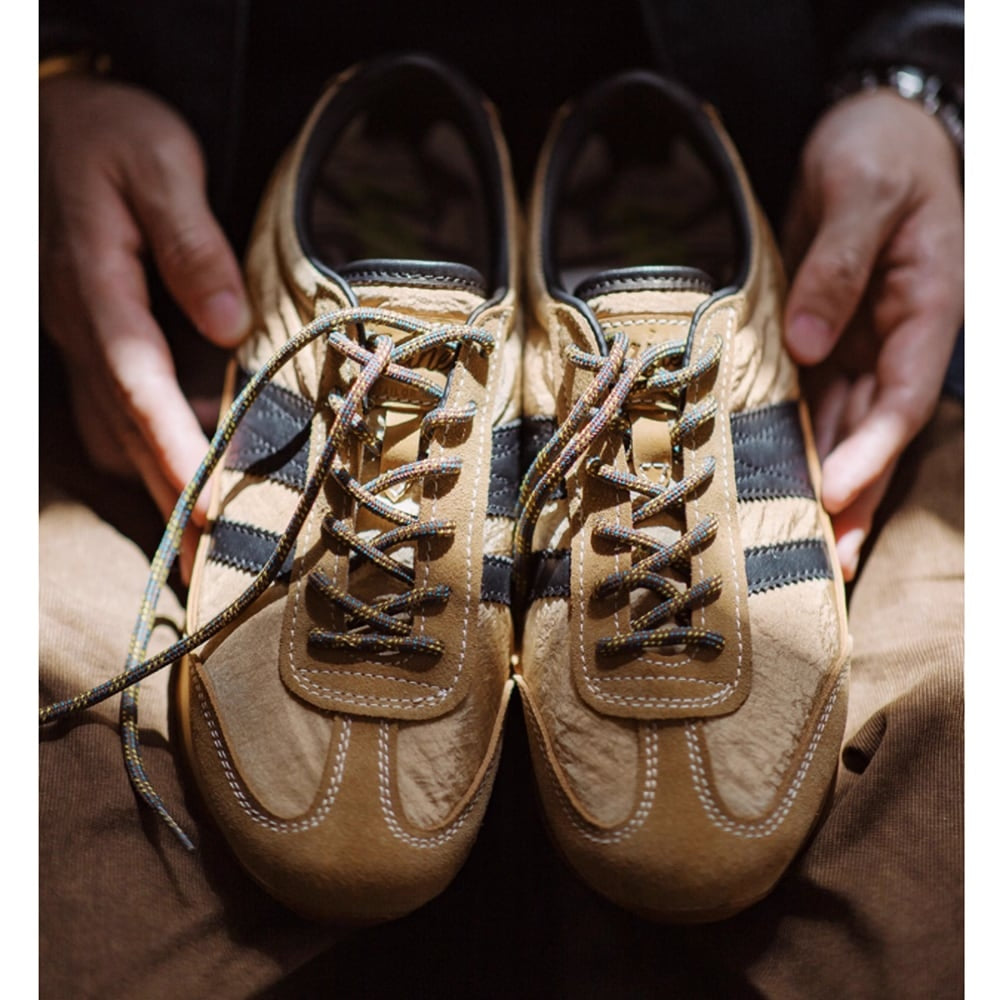 Low top sneakers HL2412