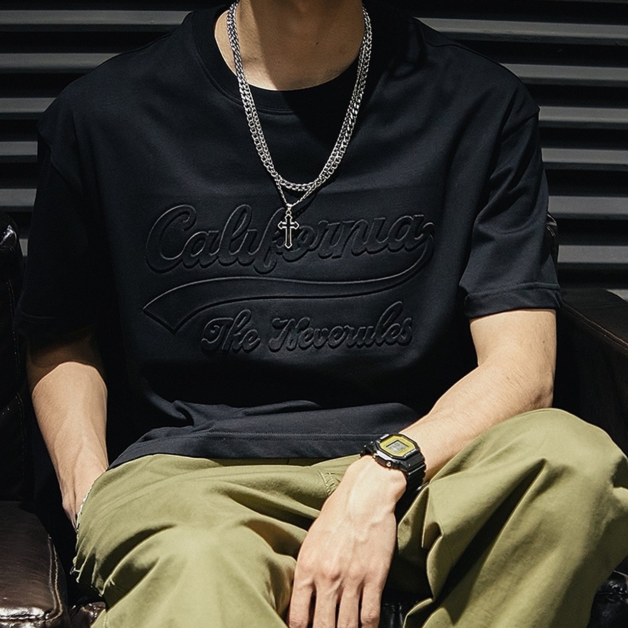 T-shirt with embossed logo design HL1554