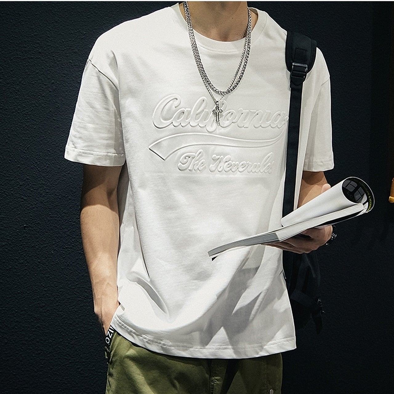 T-shirt with embossed logo design HL1554