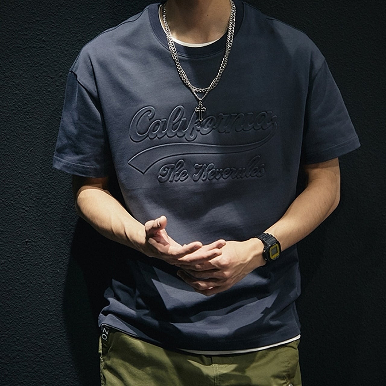 T-shirt with embossed logo design HL1554
