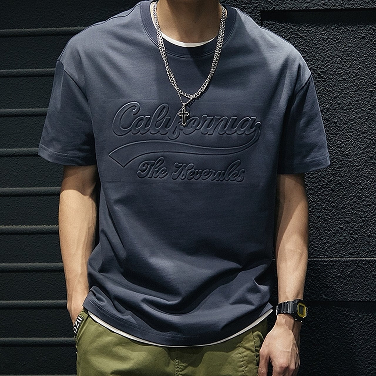 T-shirt with embossed logo design HL1554