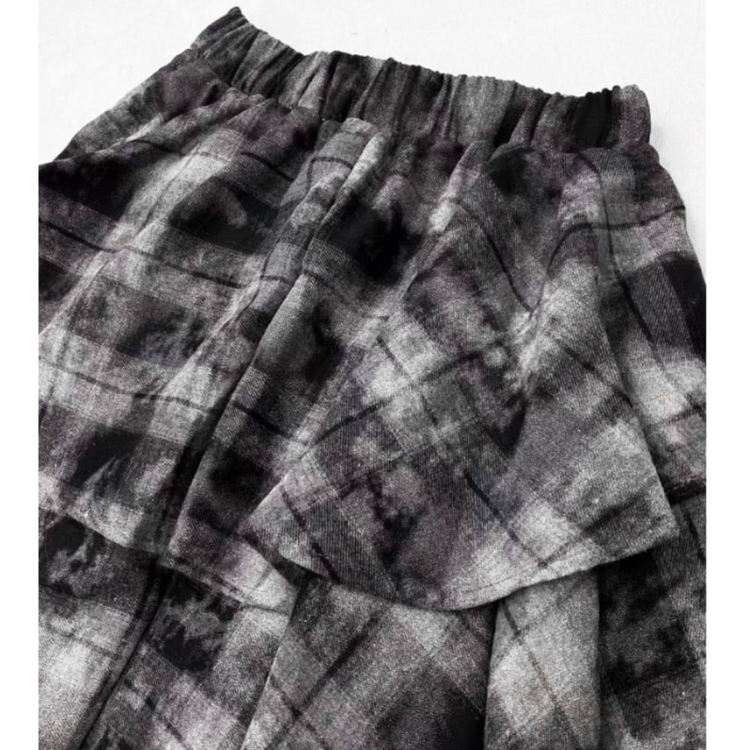 Irregular hem check skirt E7020