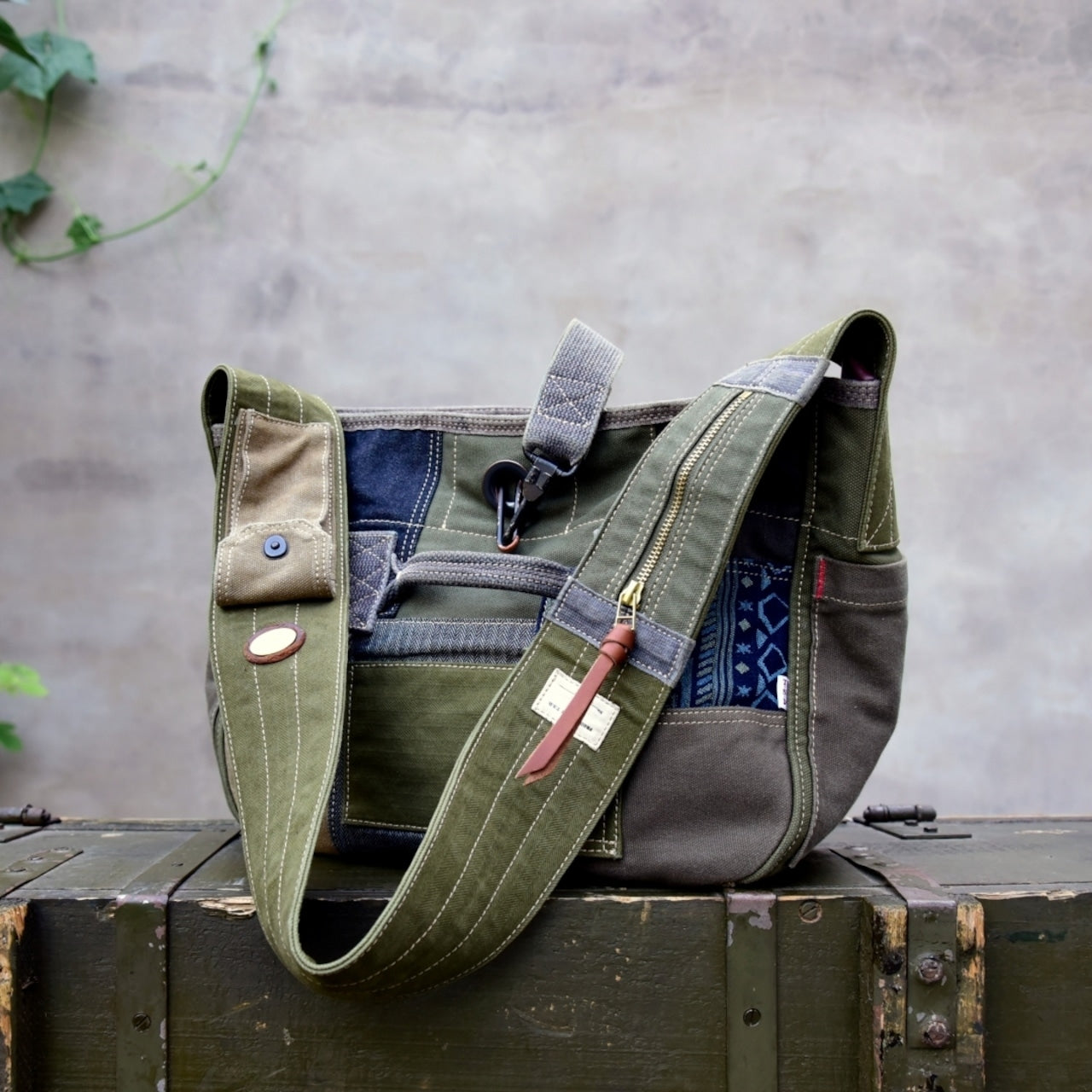 Patchwork Denim Messenger Bag D0033