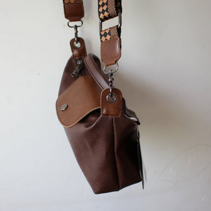 Wide strap shoulder bag HL2608