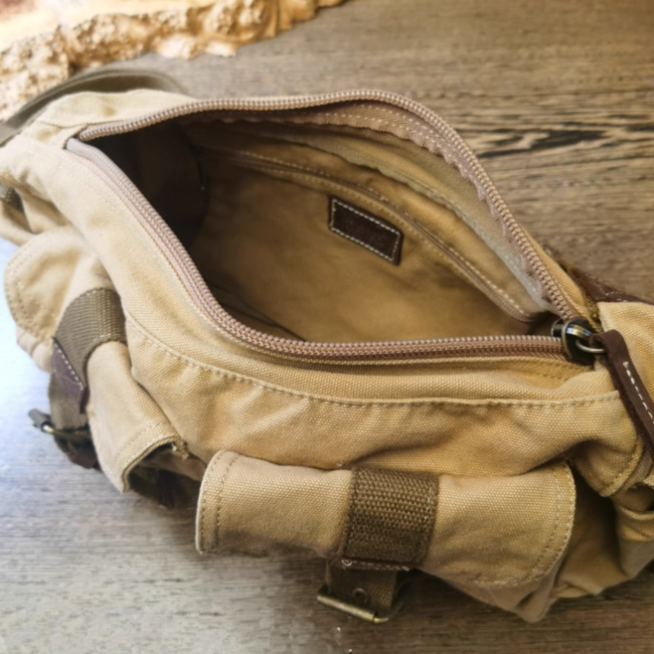 Multi Pocket Messenger Bag D0045