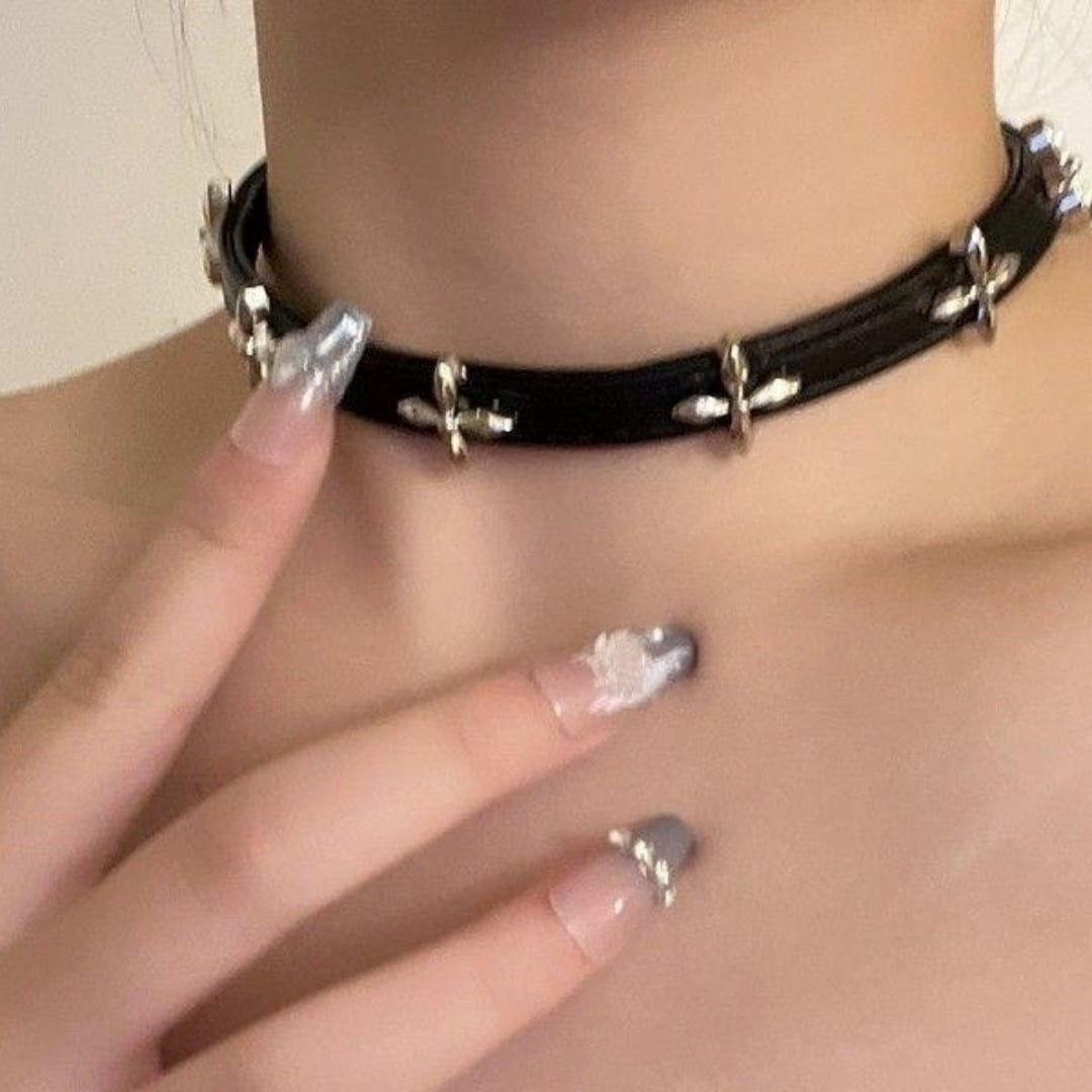 Cross choker E7036