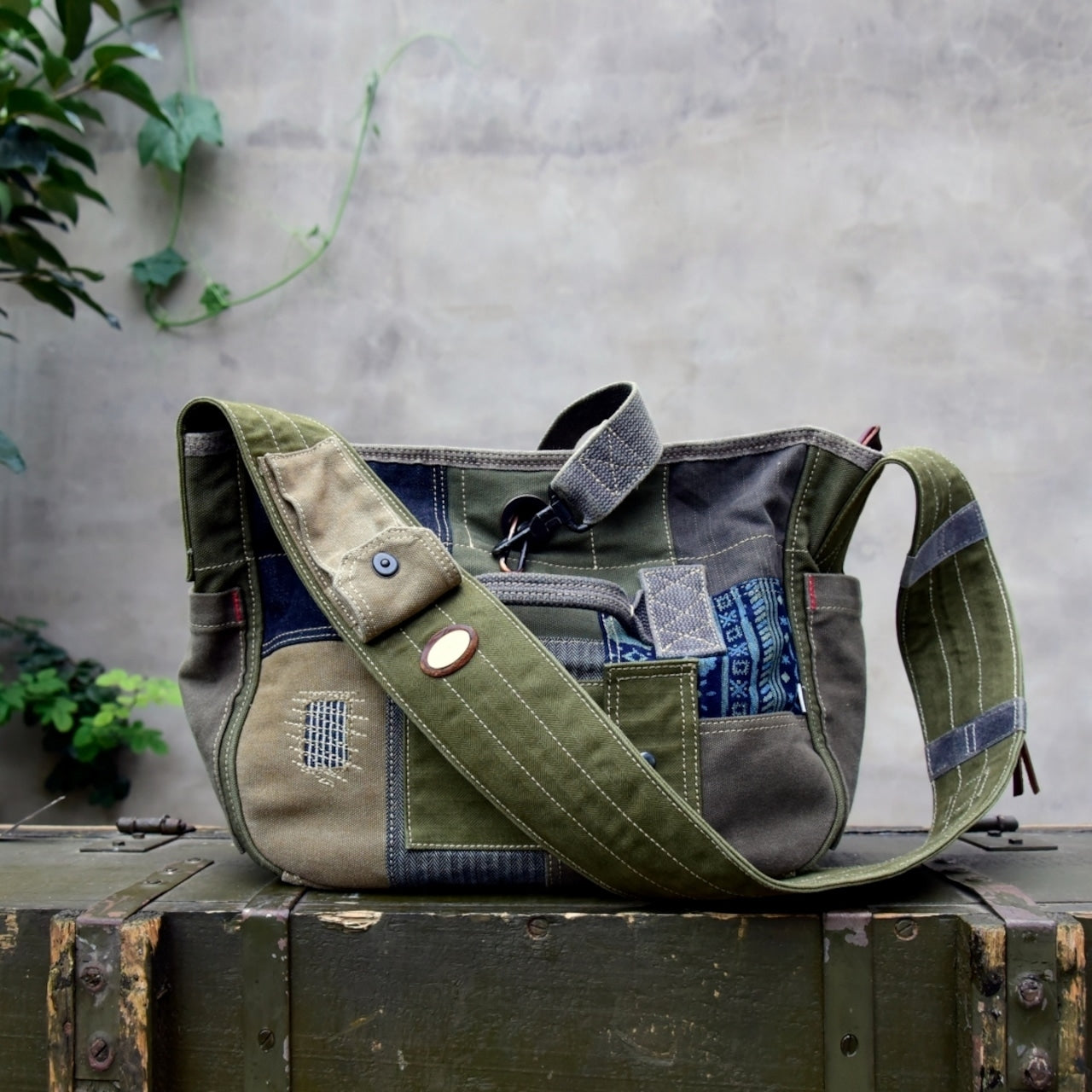 Patchwork Denim Messenger Bag D0033