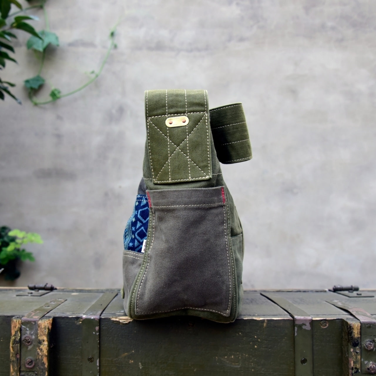 Patchwork Denim Messenger Bag D0033