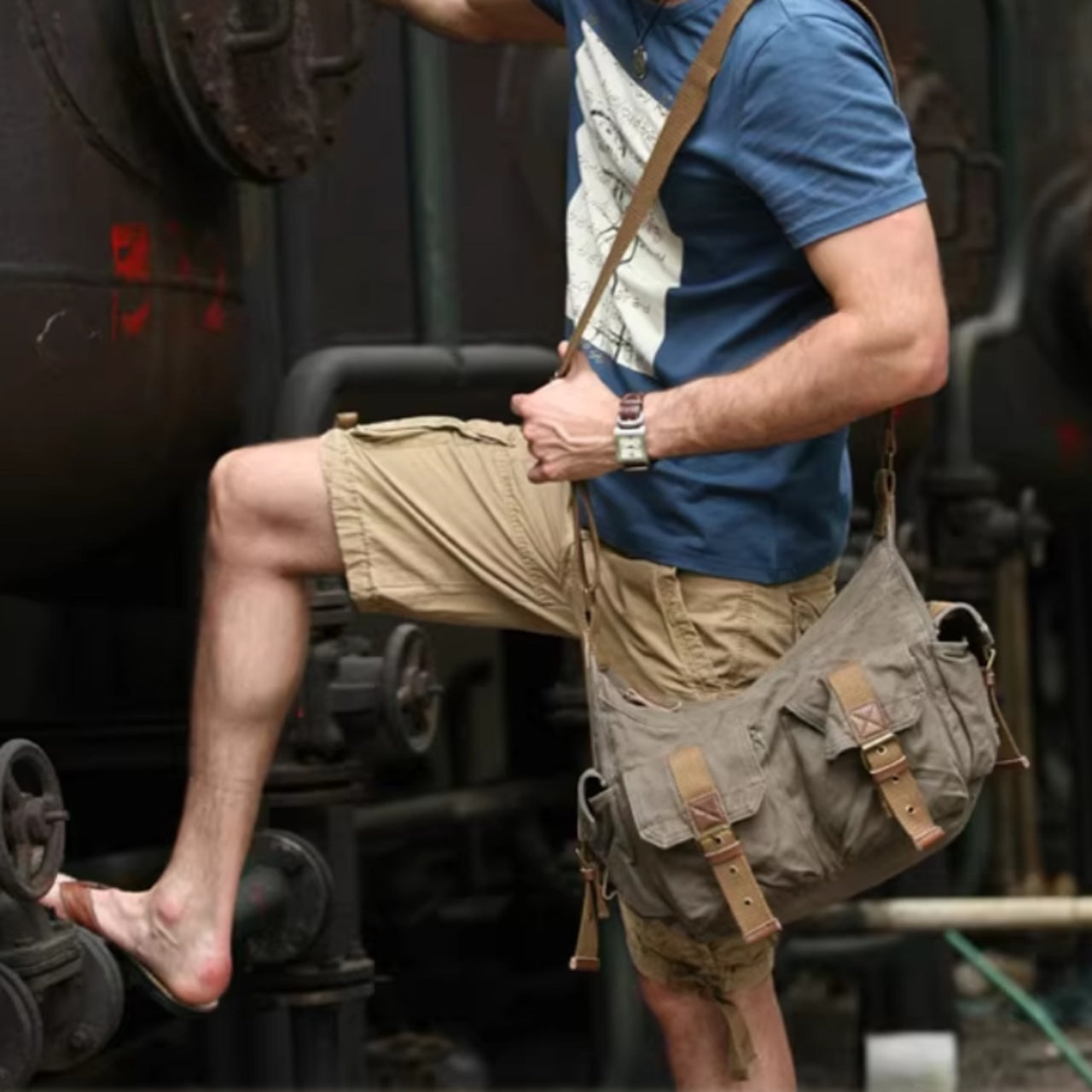 Multi Pocket Messenger Bag D0045