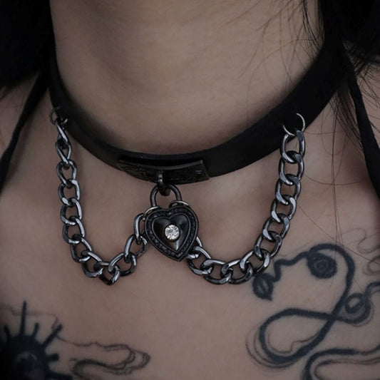 Heart & chain choker E7034