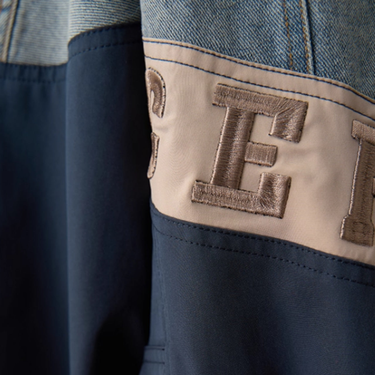 Logo embroidered denim jacket D0089