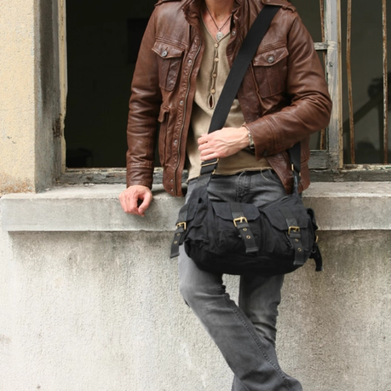 Multi Pocket Messenger Bag D0045