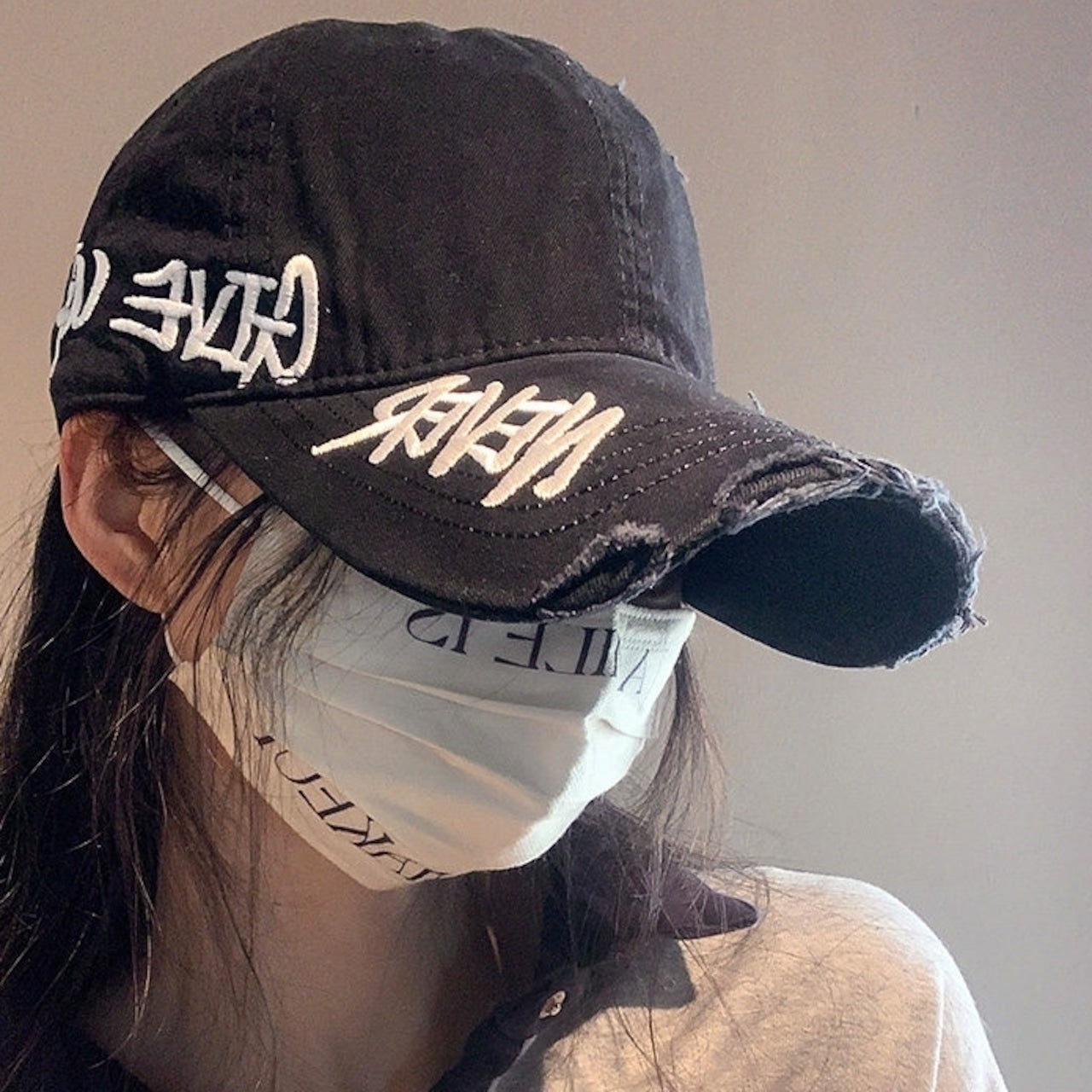 Distressed denim cap D0211