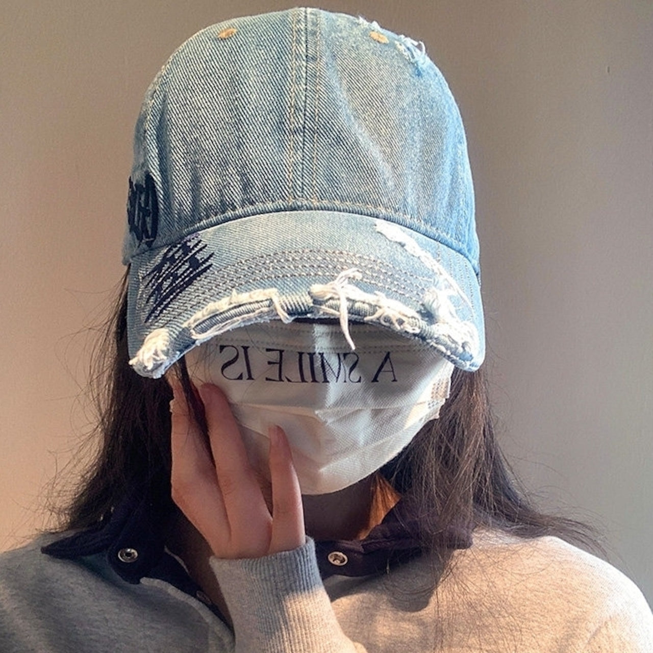 Distressed denim cap D0211