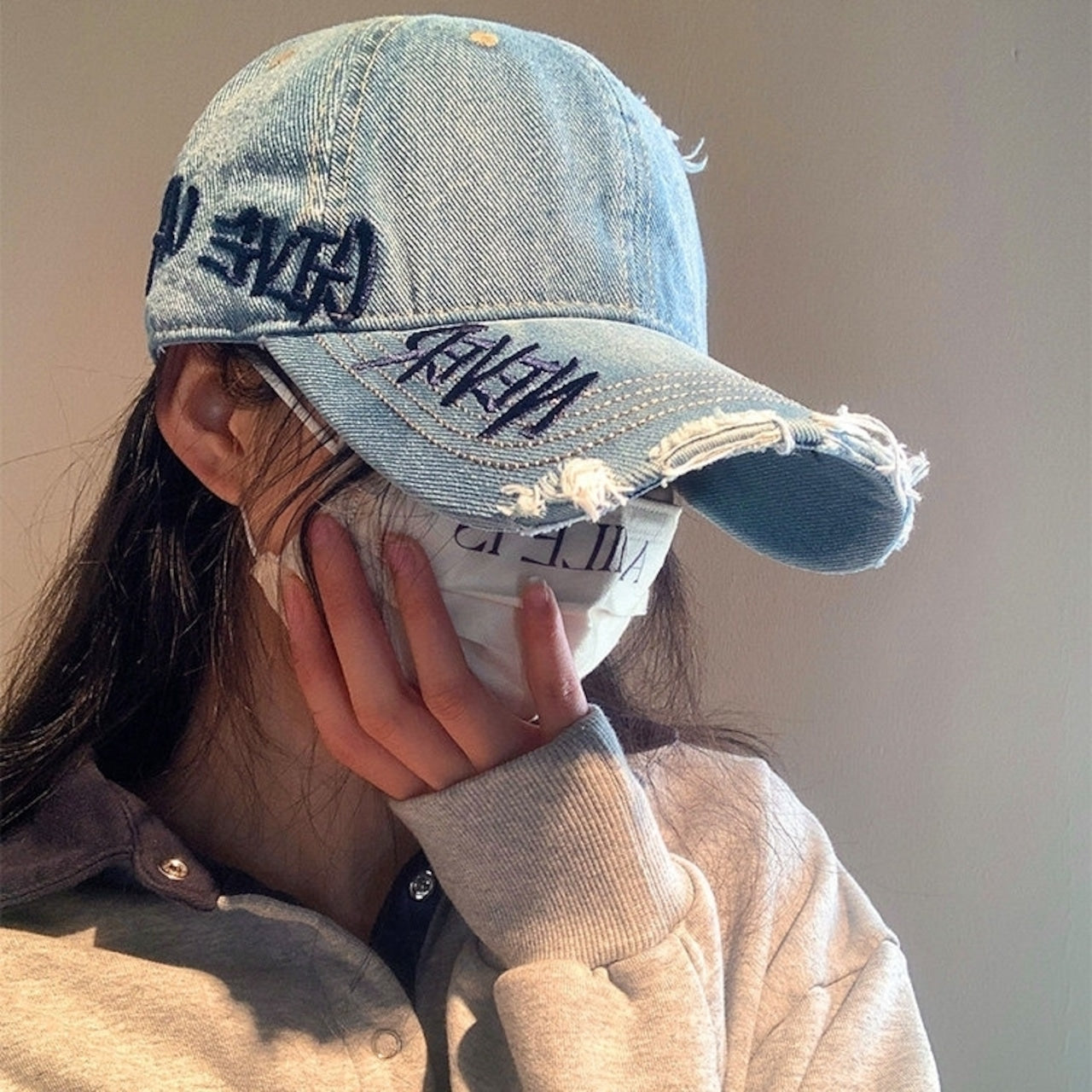 Distressed denim cap D0211