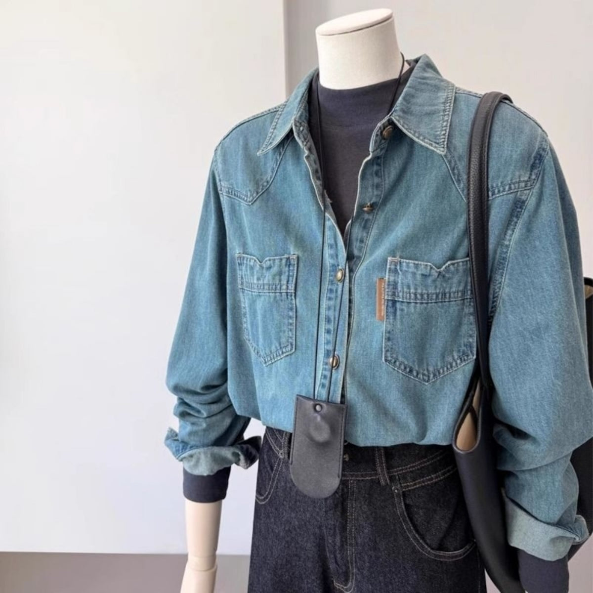 Retro-style denim shirt D0284