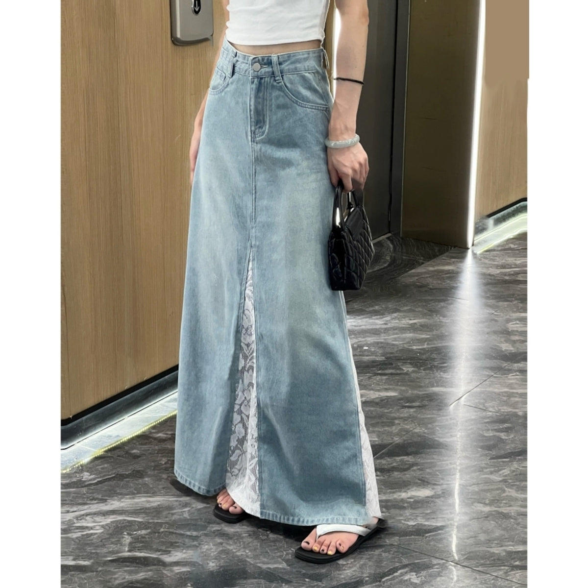 Lace-paneled denim skirt D0307