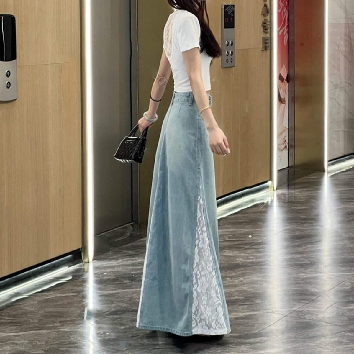 Lace-paneled denim skirt D0307