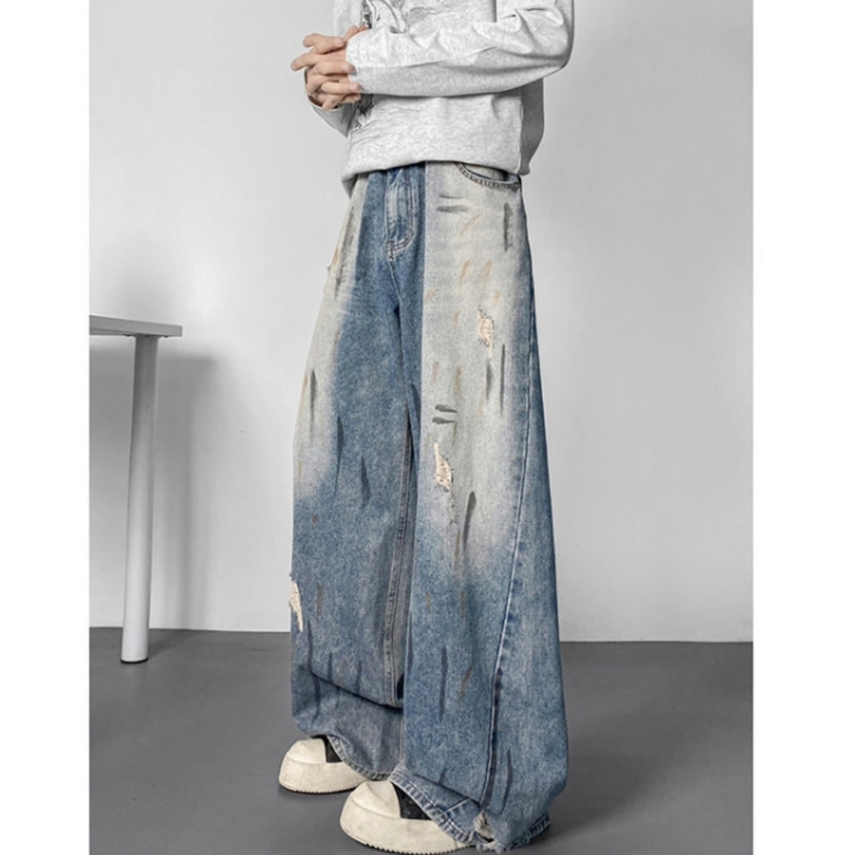 Wide-leg distressed denim jeans D0302