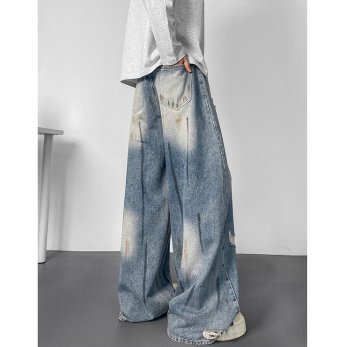 Wide-leg distressed denim jeans D0302