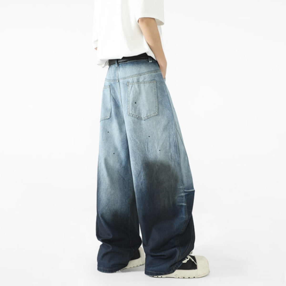 Gradient-wash denim jeans D0301