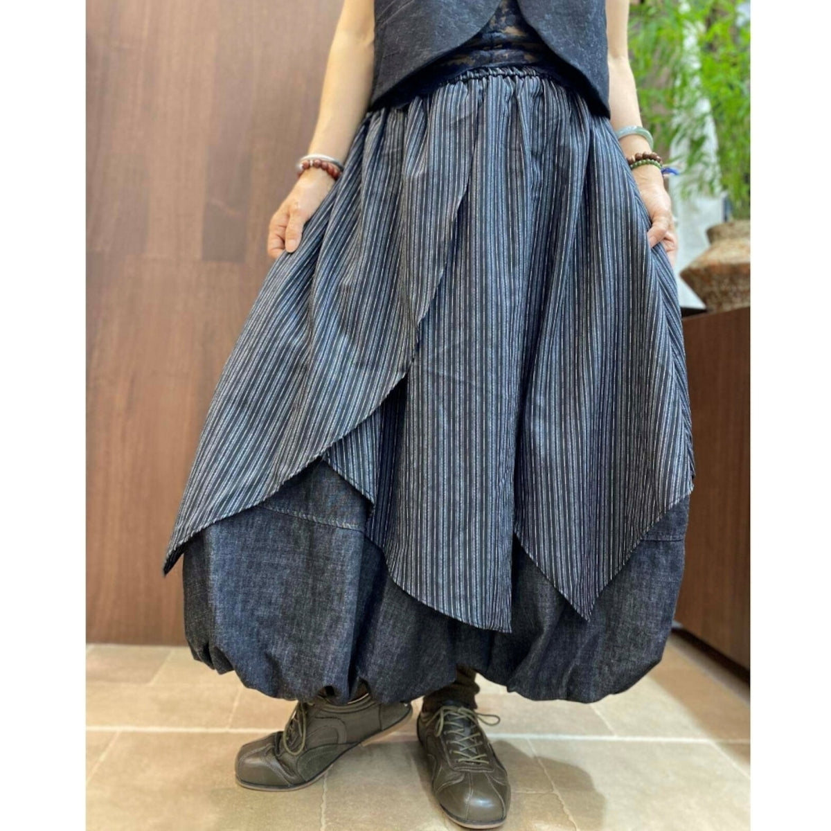 Layered-design voluminous pants D0324