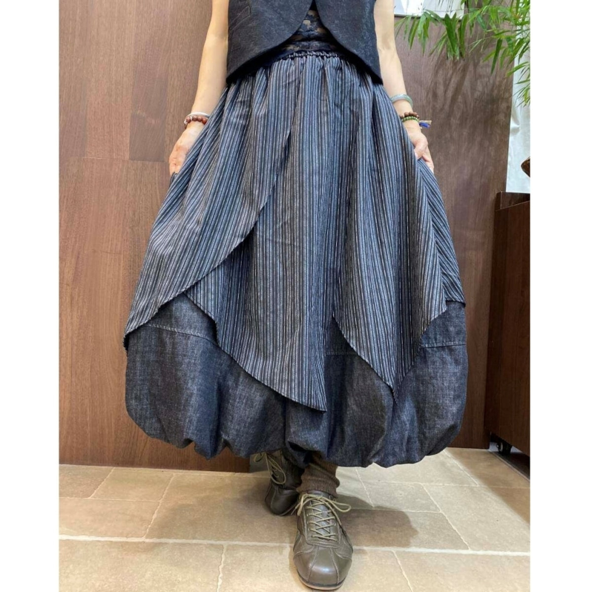 Layered-design voluminous pants D0324