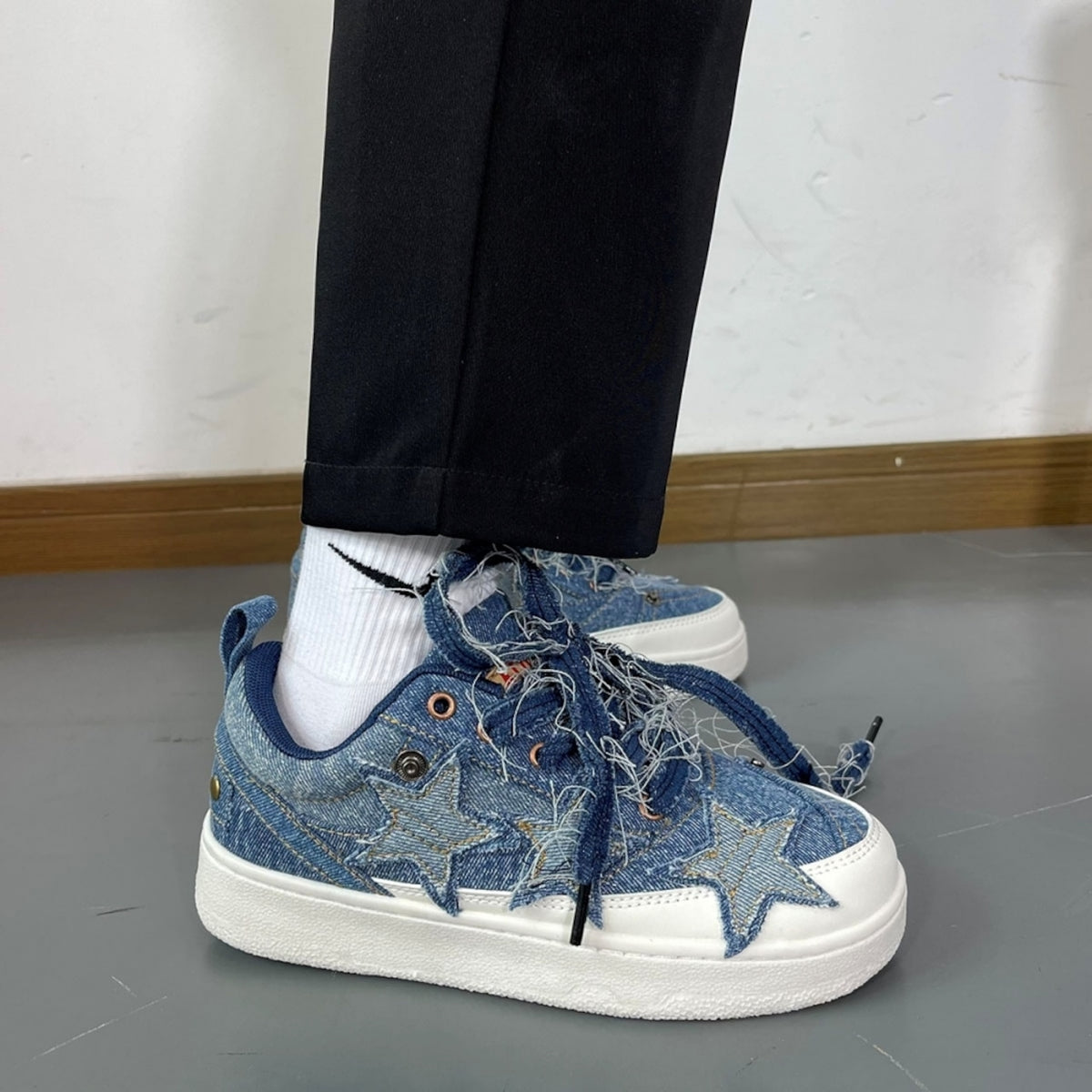 Star-motif denim sneakers D0340